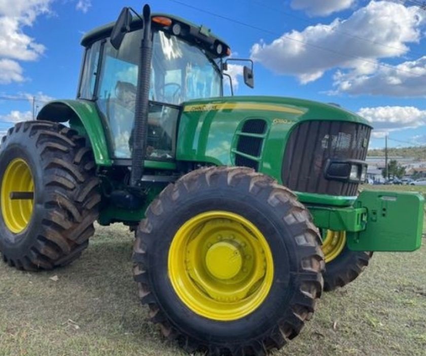 TRATOR JOHN DEERE 6180 Ano 2014