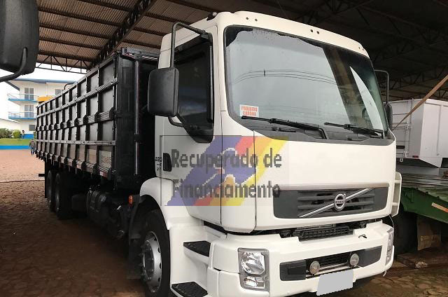 Volvo VM 220 6X2 Ano 2013