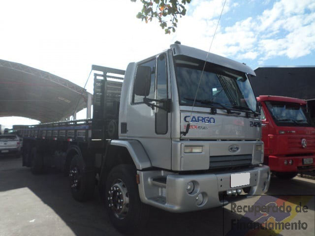 FORD CARGO 2428 8X2 Ano 2011